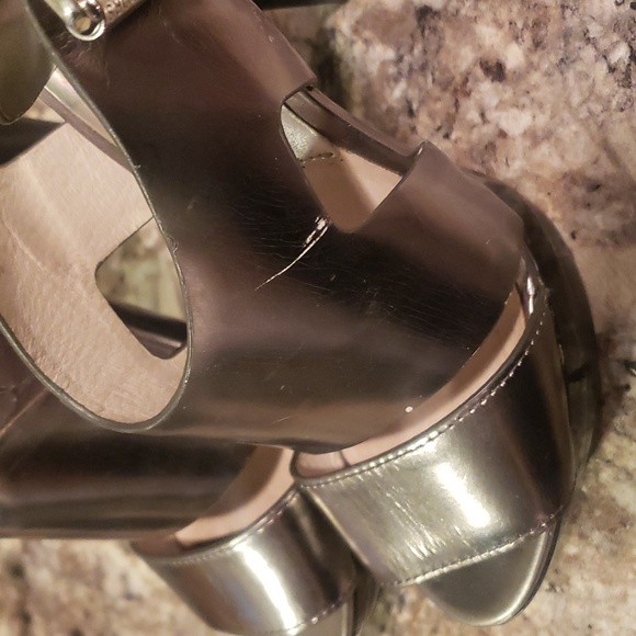 Michael Kors Carla leather platform sandle with buckle - Picture 7 of 8